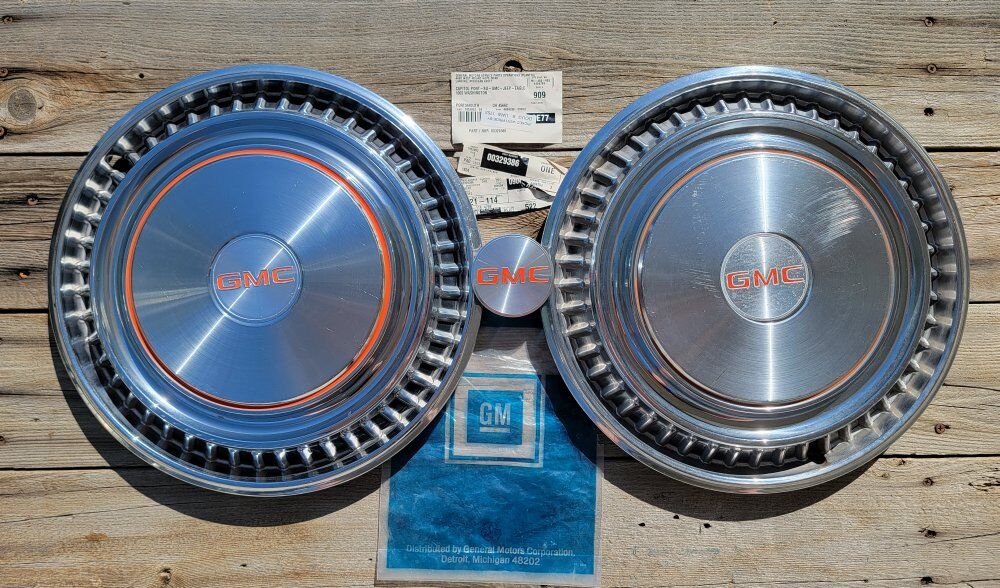 PA1 GMC Bright Wheel Covers w/NOS Insert