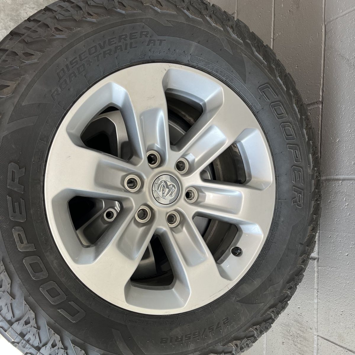 Cooper Discover 275 65r18