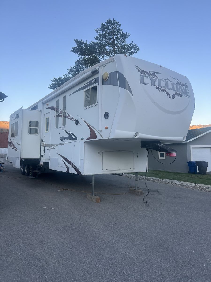 2009 Heartland Cyclone toy hauler