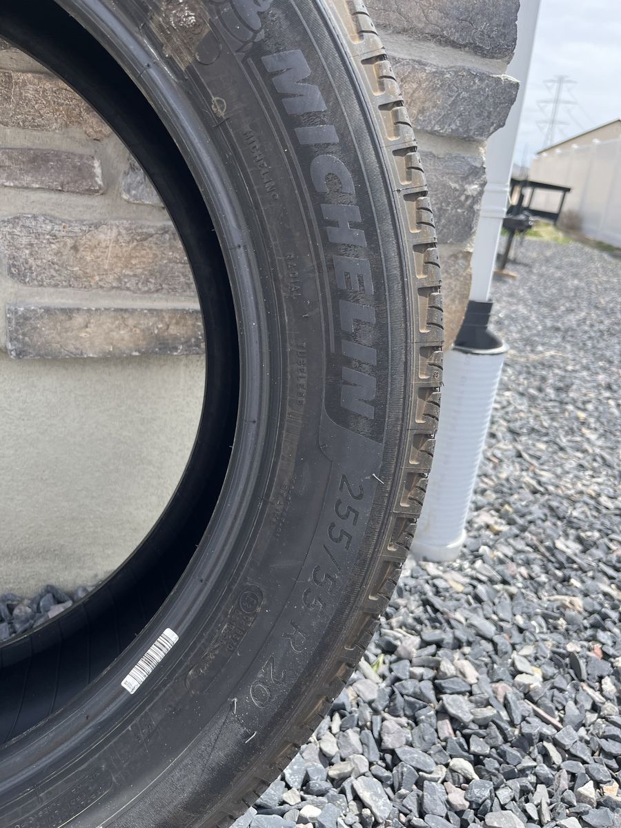 (4) 255/55 R20 Michelin All-Season Tires