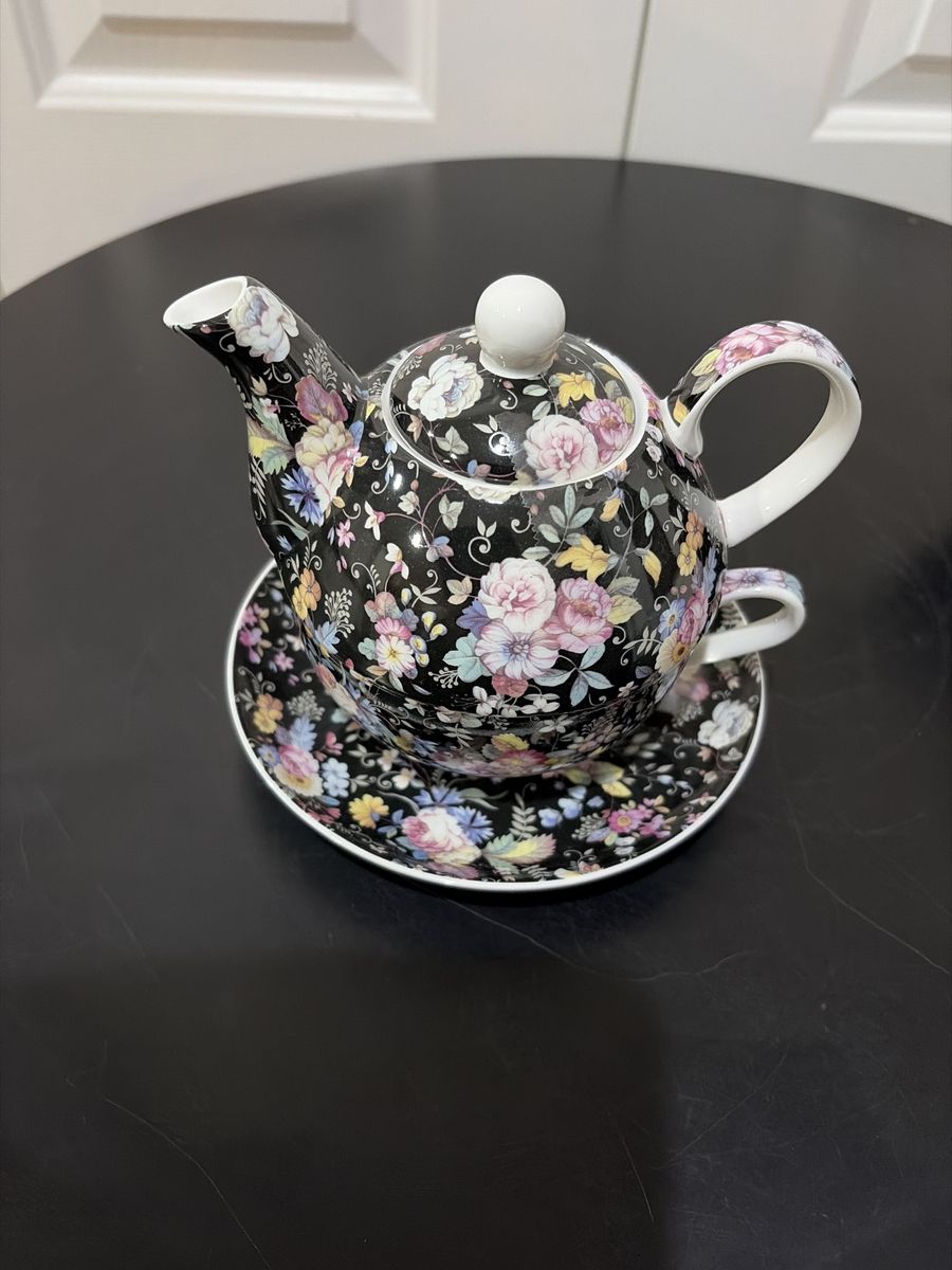 Tea Cup - Tea Pot- & Saycer