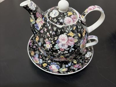 Tea Cup - Tea Pot- & Saycer