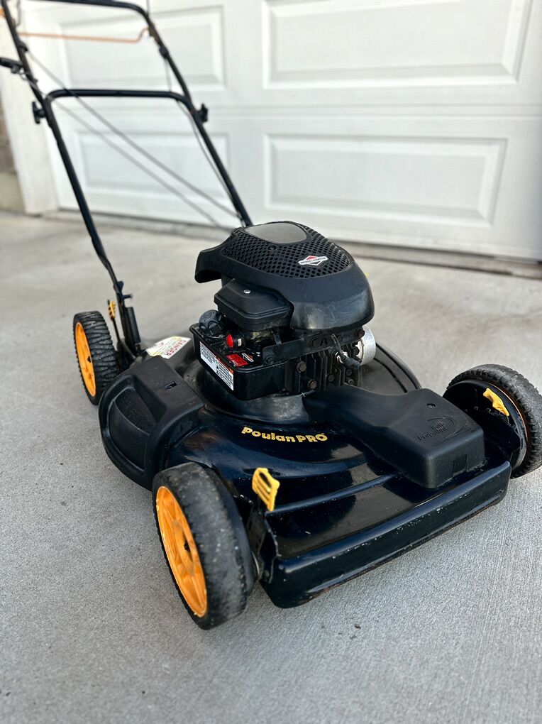 Poulan Pro 22-inch self-propelled mower
