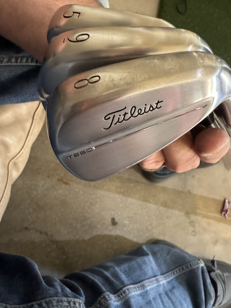 Like New Titleist T250 amt silver Stiff