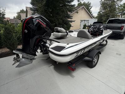 2020 Nitro Z17 Bass Boat