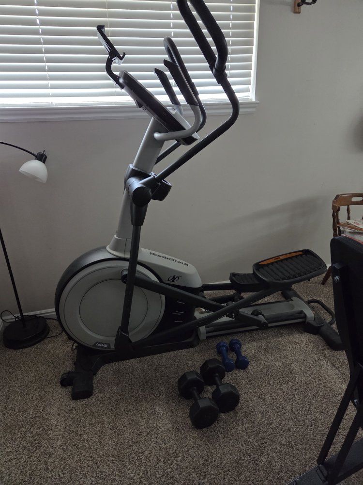NordicTrack C9.5 Elliptical Trainer - Front Drive, Adjustable Stride, iFit Compatible