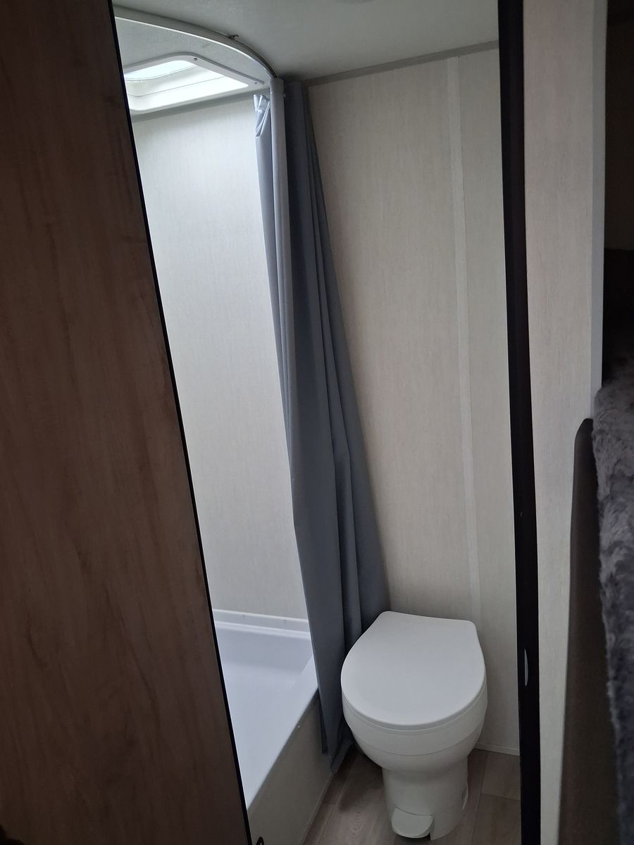 Main image 6