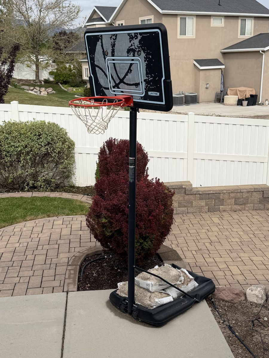 Portable basketball hoop — free.