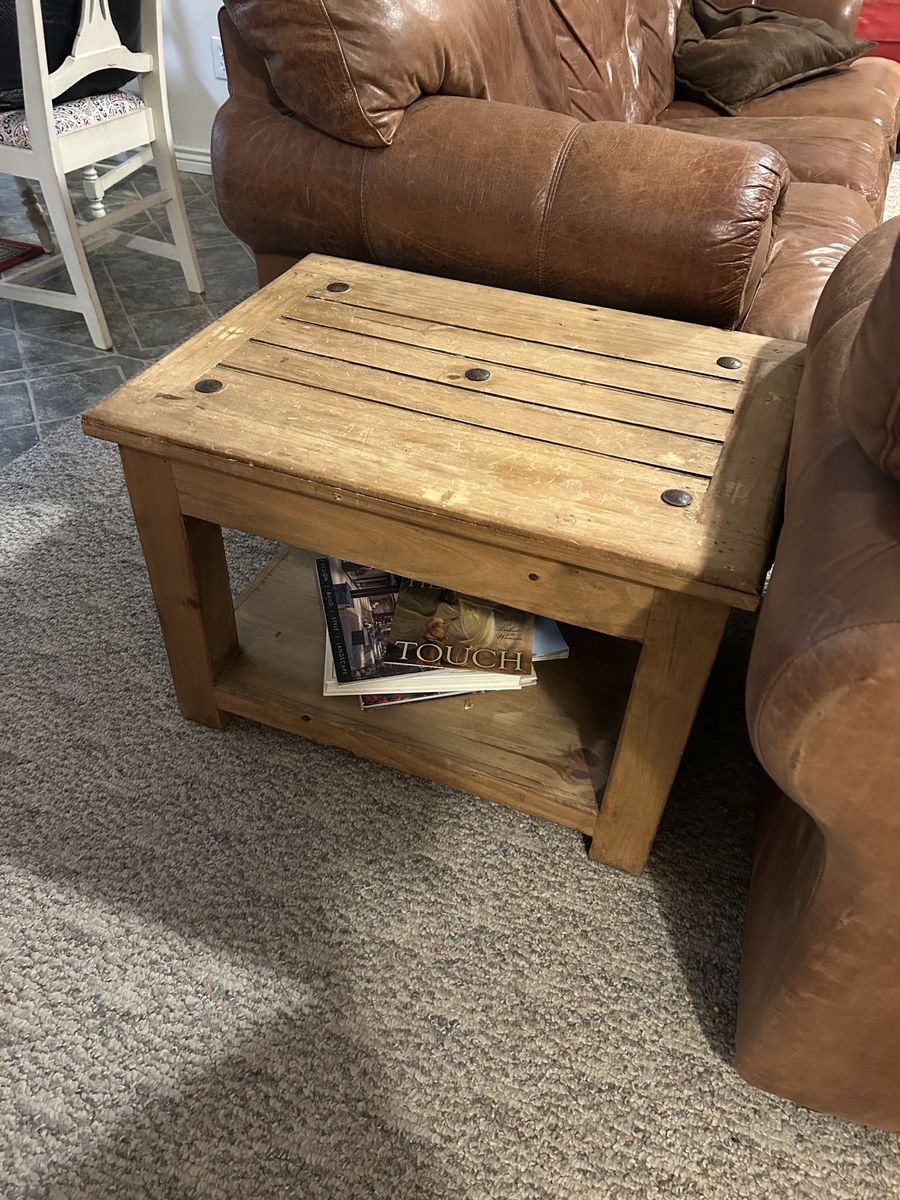 Rustic lamp table