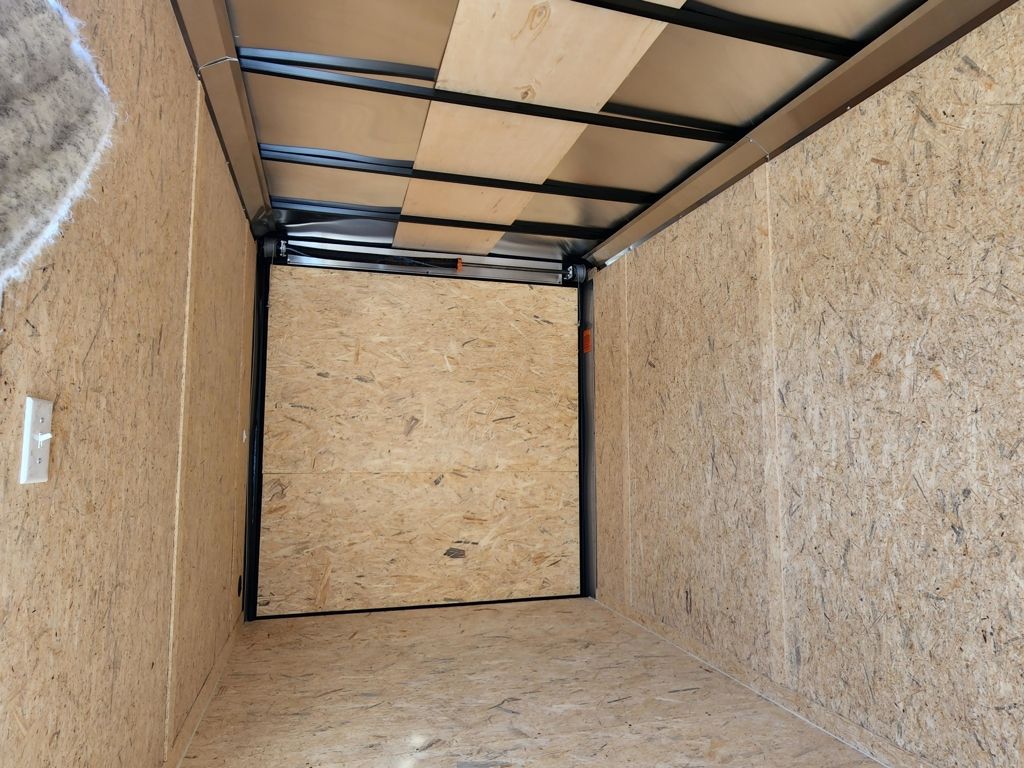 Main image 6