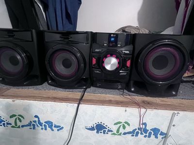 LG Mini Hi-Fi Stereo Shelf System with Speakers and Bluetooth