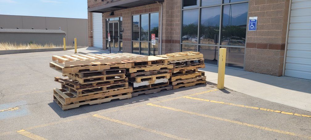 Free Wooden Pallets