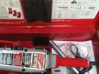 New Milwaukee 1675-1 Hole Hawg 7.5 Amp 1/2 Inch Heavy-Duty Corded Drill with case.