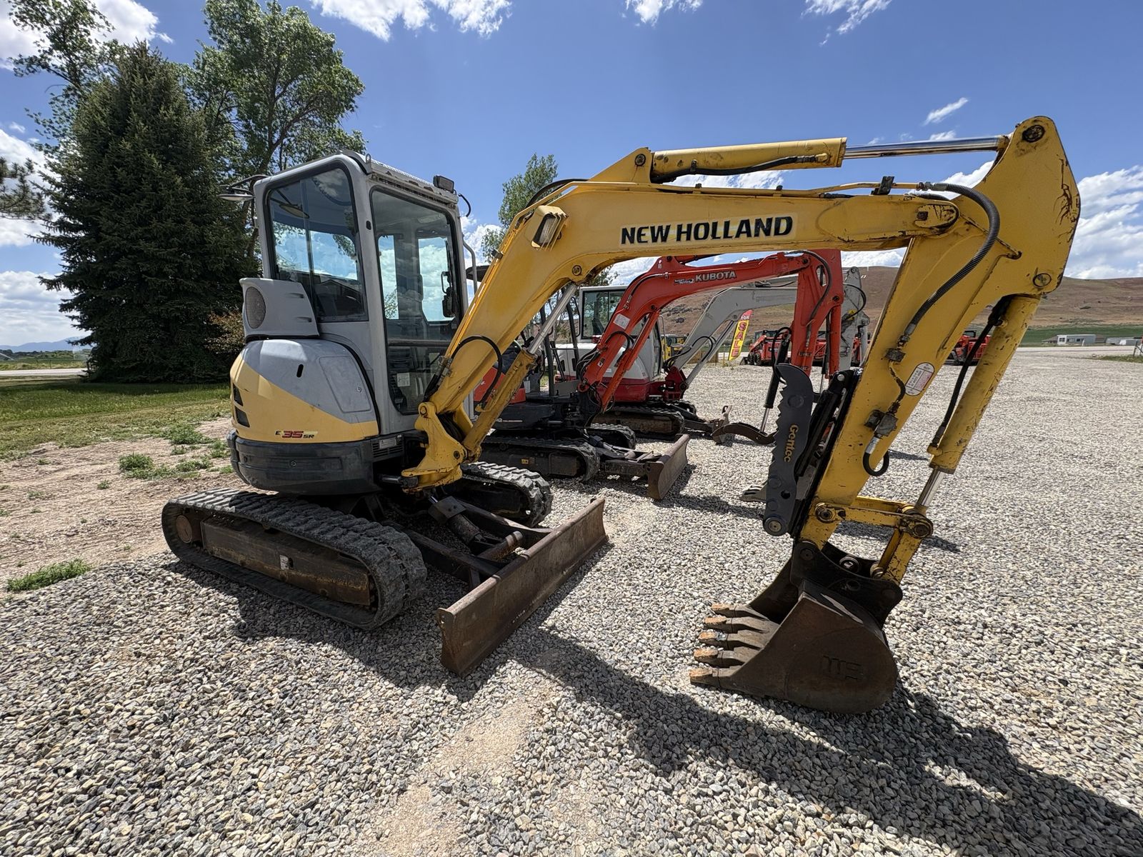 2010 New Holland E35 Excavator Closed Cab