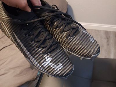 Under Armour Black & Silver Cleats - Good Condition