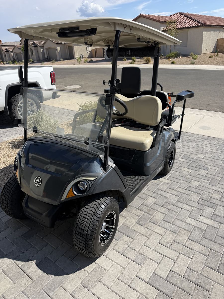 2019 Yamaha Golf Cart – Excellent Condition – Loaded!