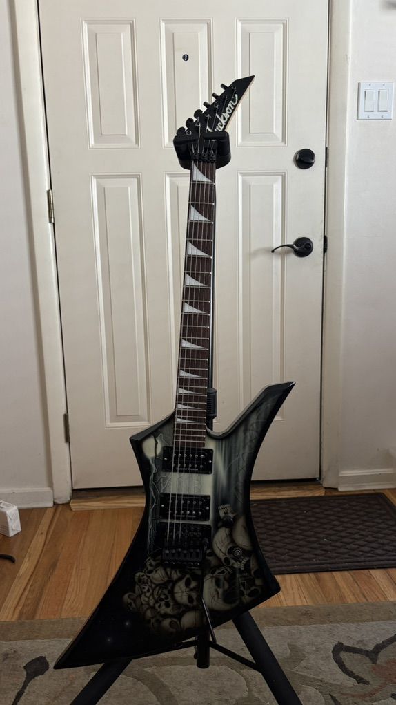 Jackson MIJ Kelly Pile o' Skulls Guitar