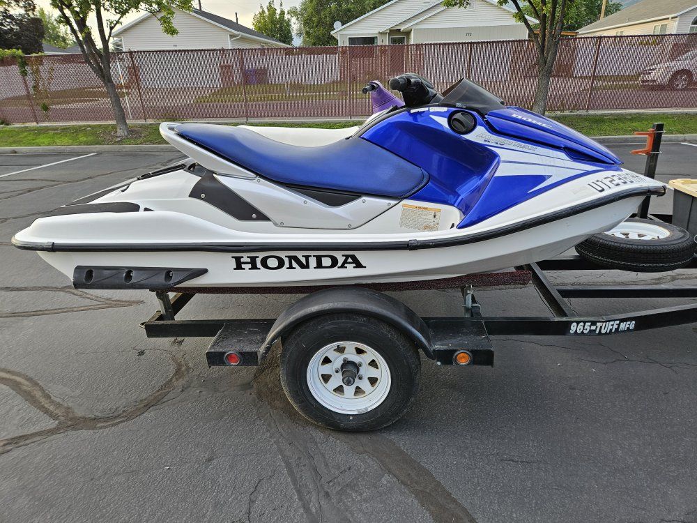 2 WAVERUNNERS WITH TRAILER