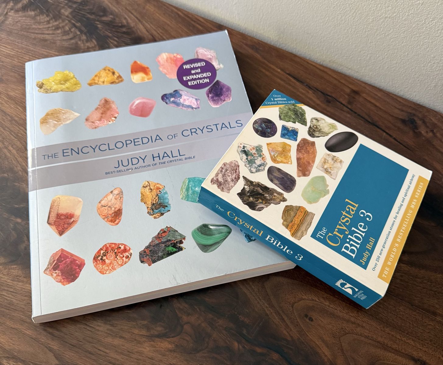 Crystal guide books