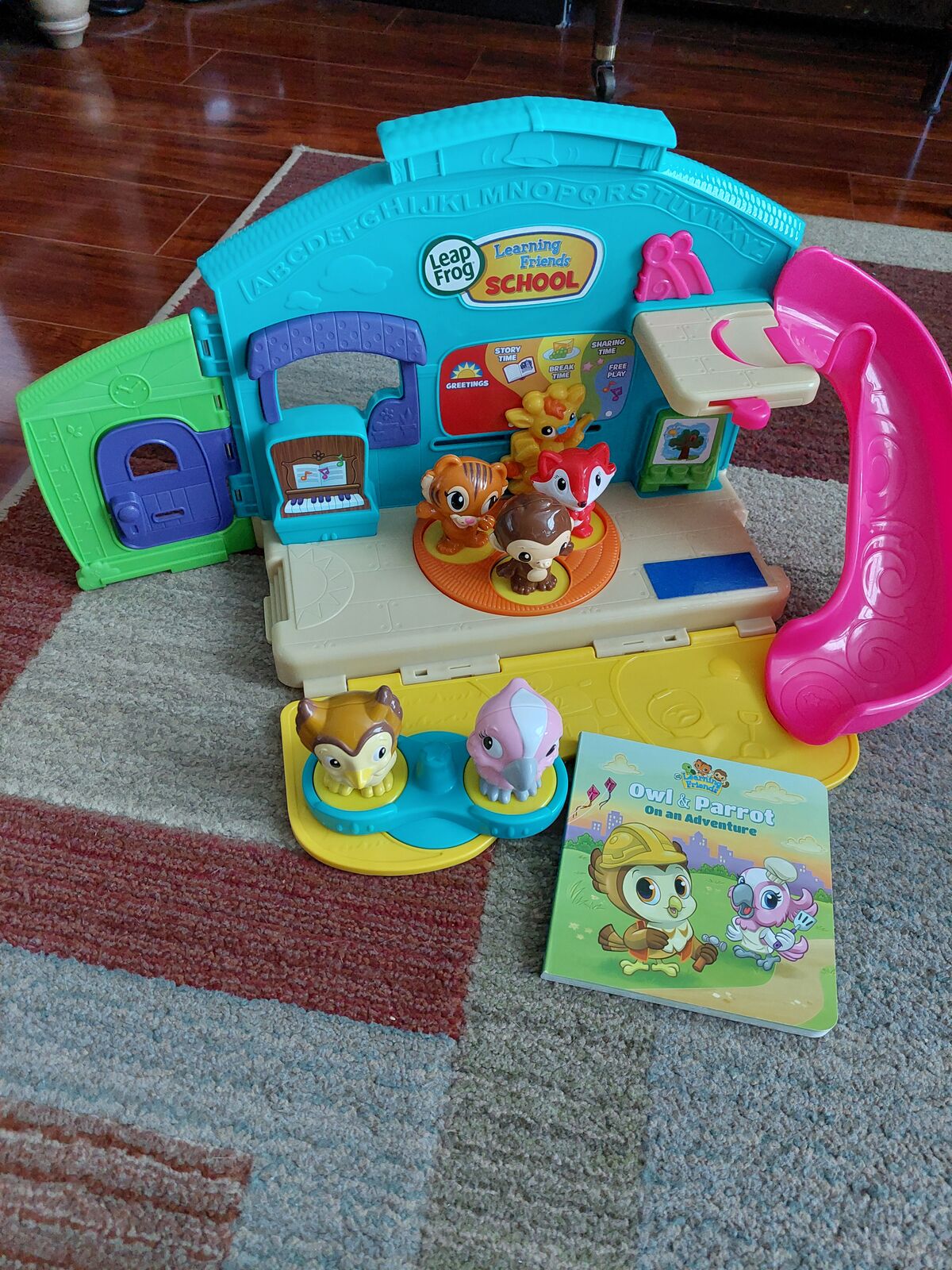 Learning Friends Play & Discover School Set