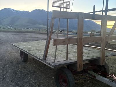 Feed wagon