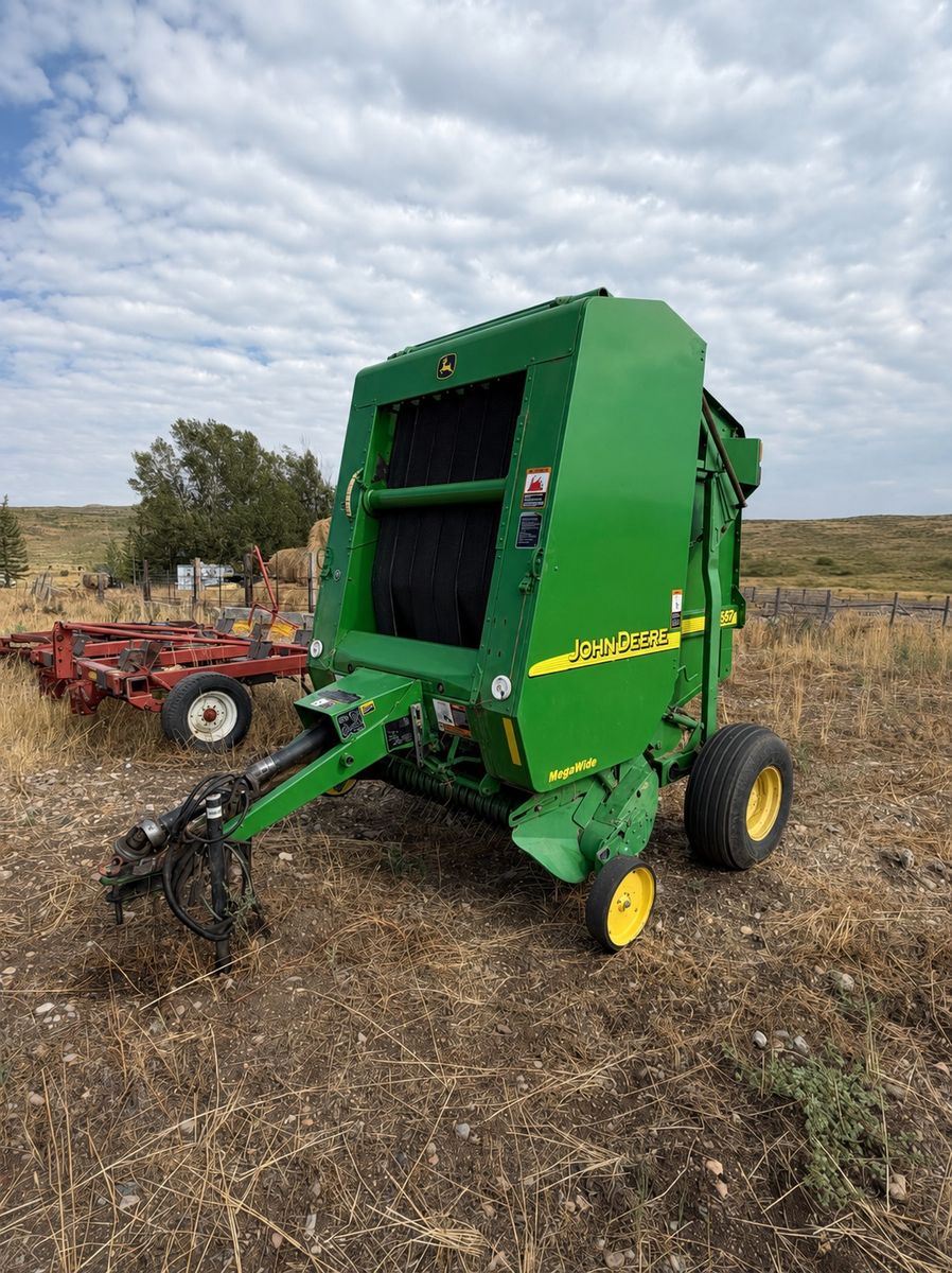 John Deere 467 Round Baler 