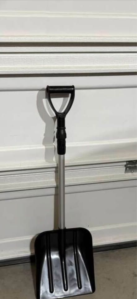 Adjustable Snow Shovels (small)