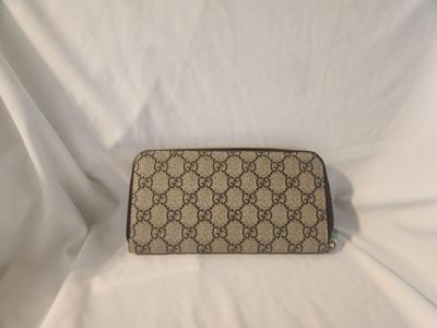 Authentic Gucci leather wallet NWOT