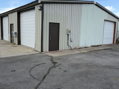 PAYSON 3-BAY SHOP, RESTROOM, FENCED YARD, WIDE GATE, CAR LIFT!