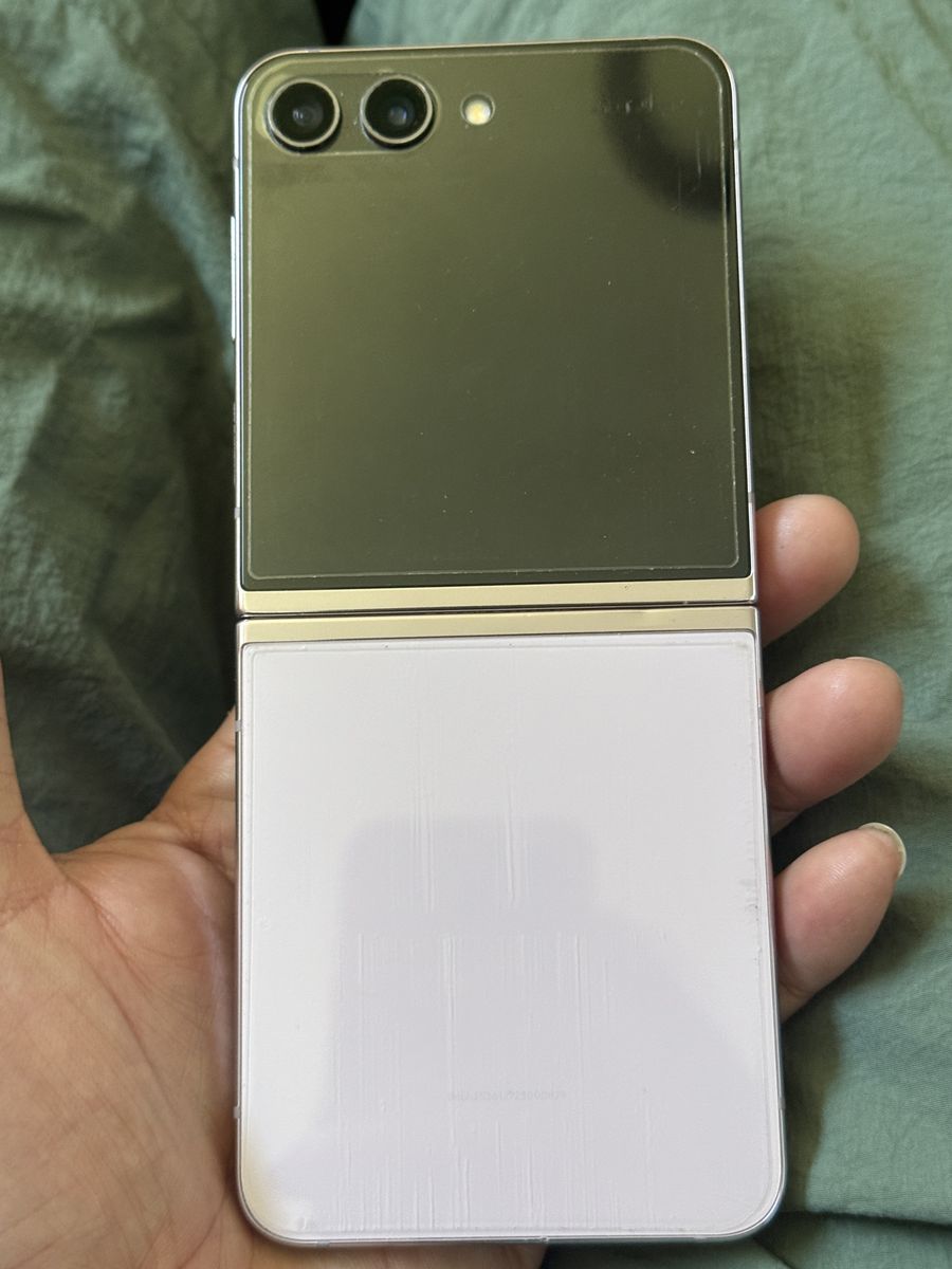 Samsung Galaxy Z Flip 5, so nice and still good 