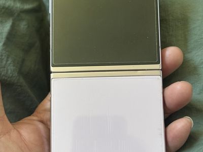 Samsung Galaxy Z Flip 5, so nice and still good