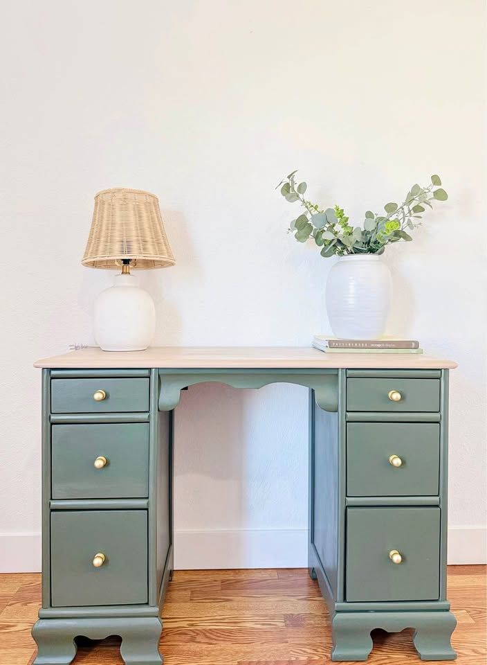 Vintage Style Modern Inspired 6 Drawer Child Teen Vanity Desk | Vanity Desk | Desk