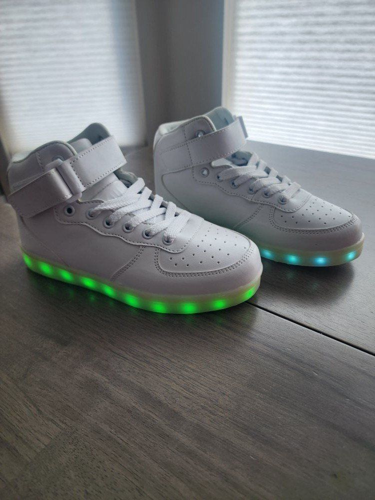5y light up shoes NEW