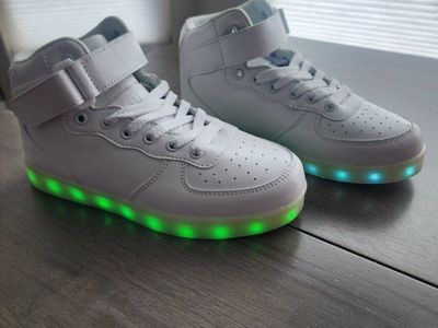 5y light up shoes NEW
