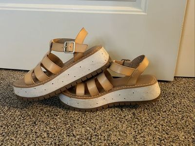 Target Tan Strappy Platform Sandals Size 6 - Chunky White Sole & Ankle Buckle