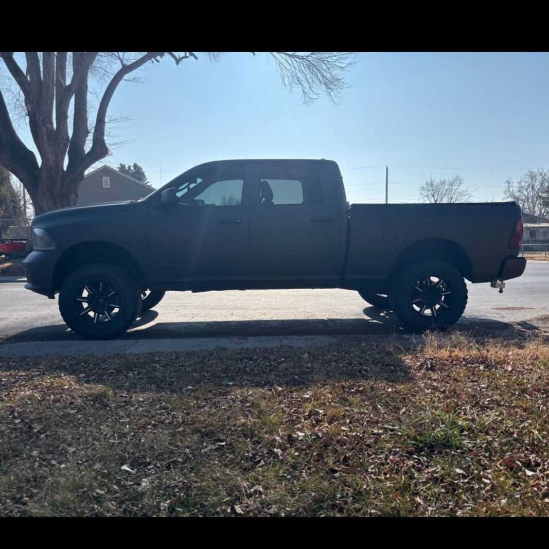 2017 RAM 1500 SLT