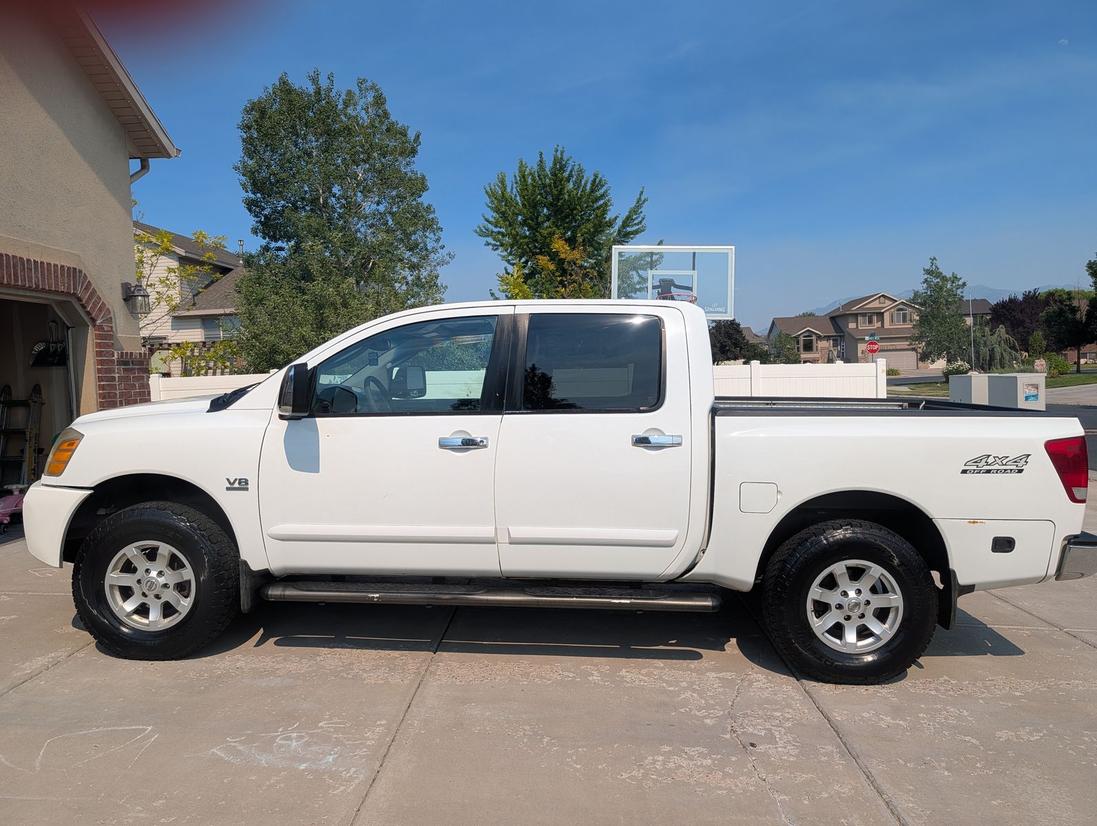 2004 Nissan Titan LE