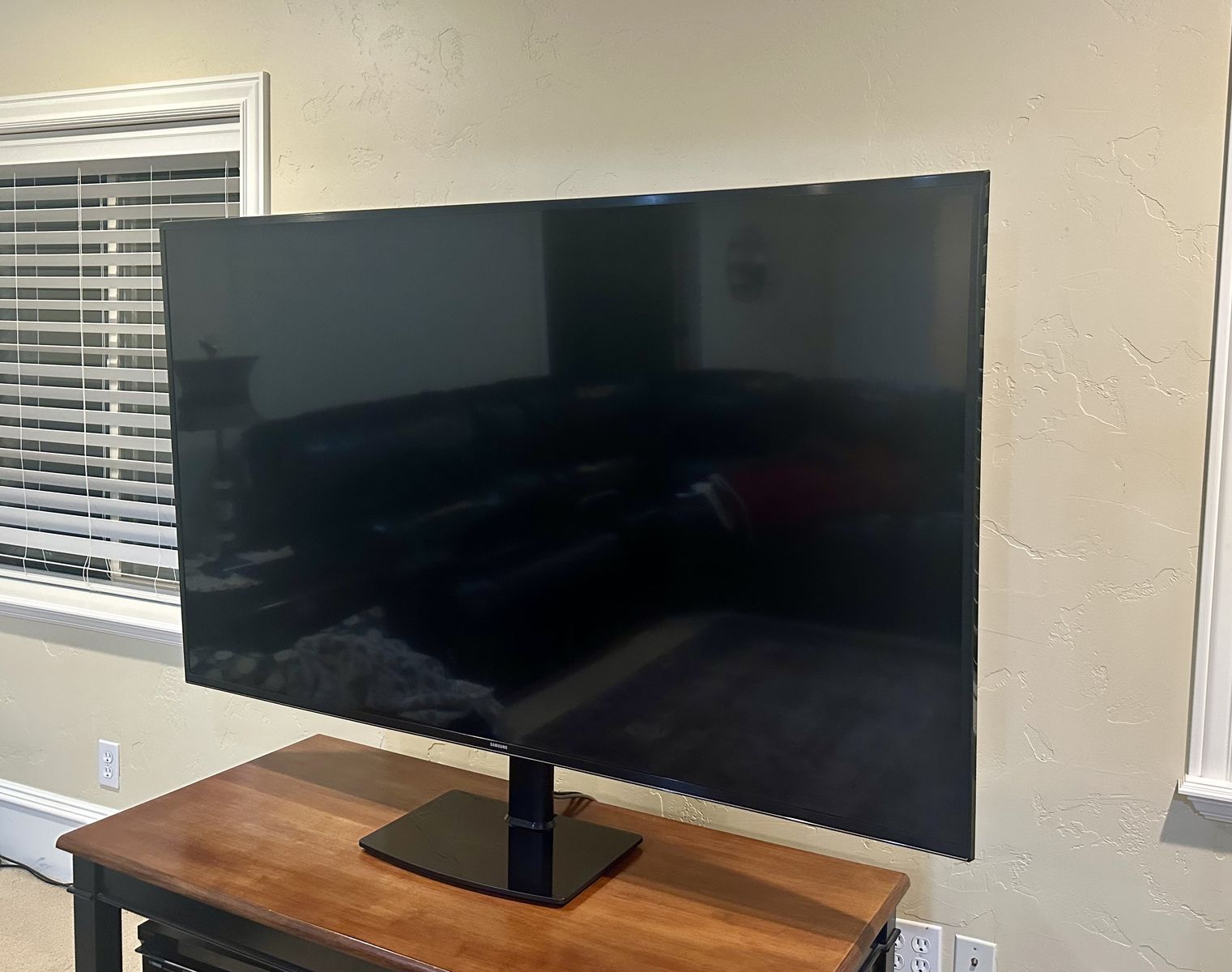 Samsung UN65JU650D 65" 4K Smart TV - LED, w/ Tabletop Stand Mount