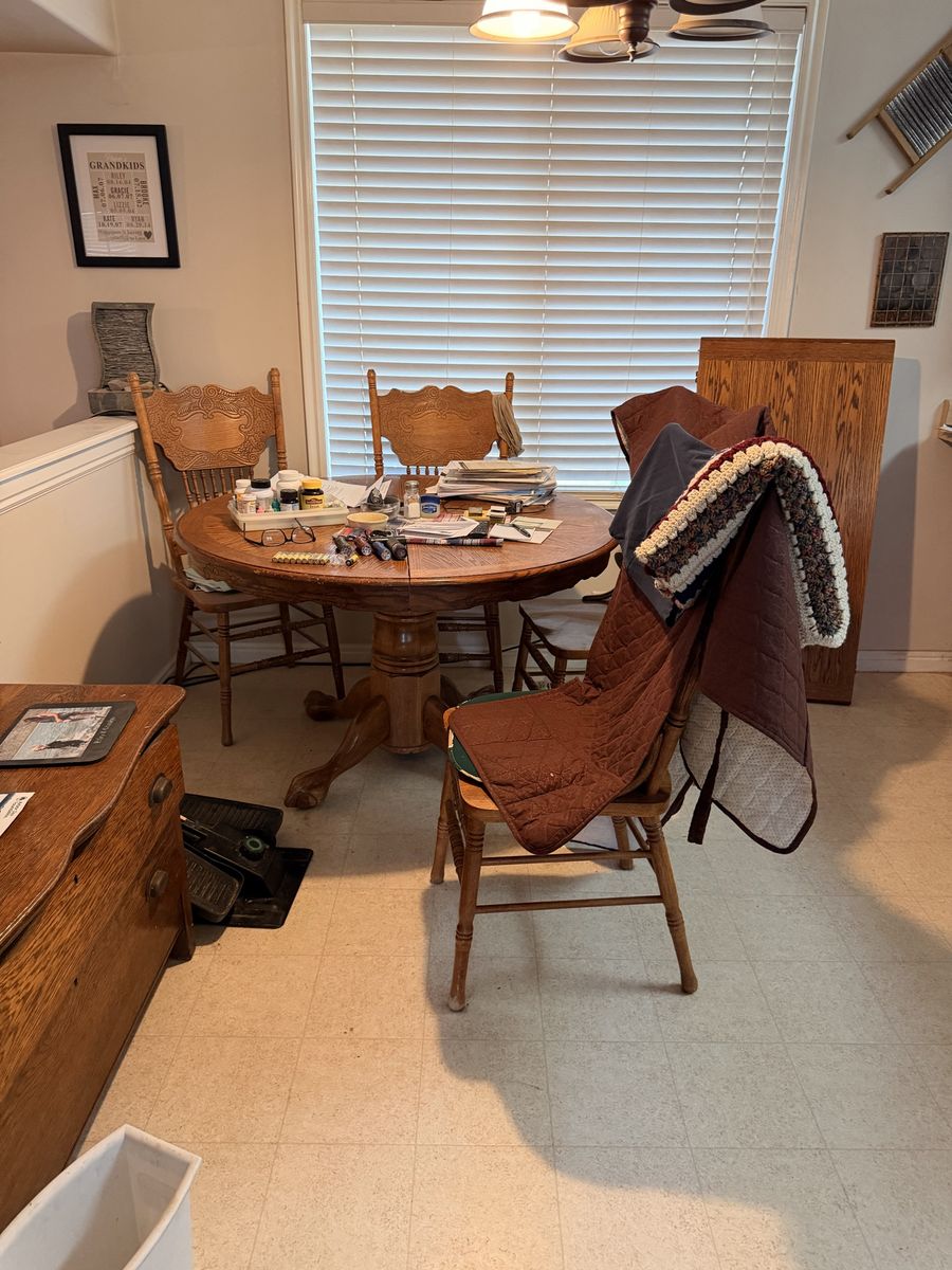 Vintage Solid Oak Round Pedestal Dining Table with 4 Chairs and leaf- Rustic Farmhouse Style