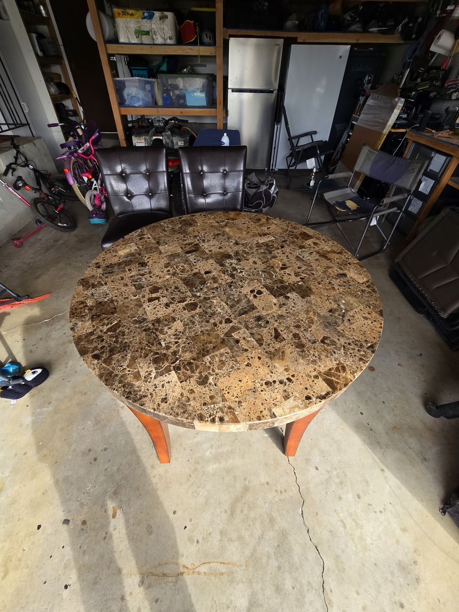 Steve Silver Montibello Stone Mosiac Table/Chairs