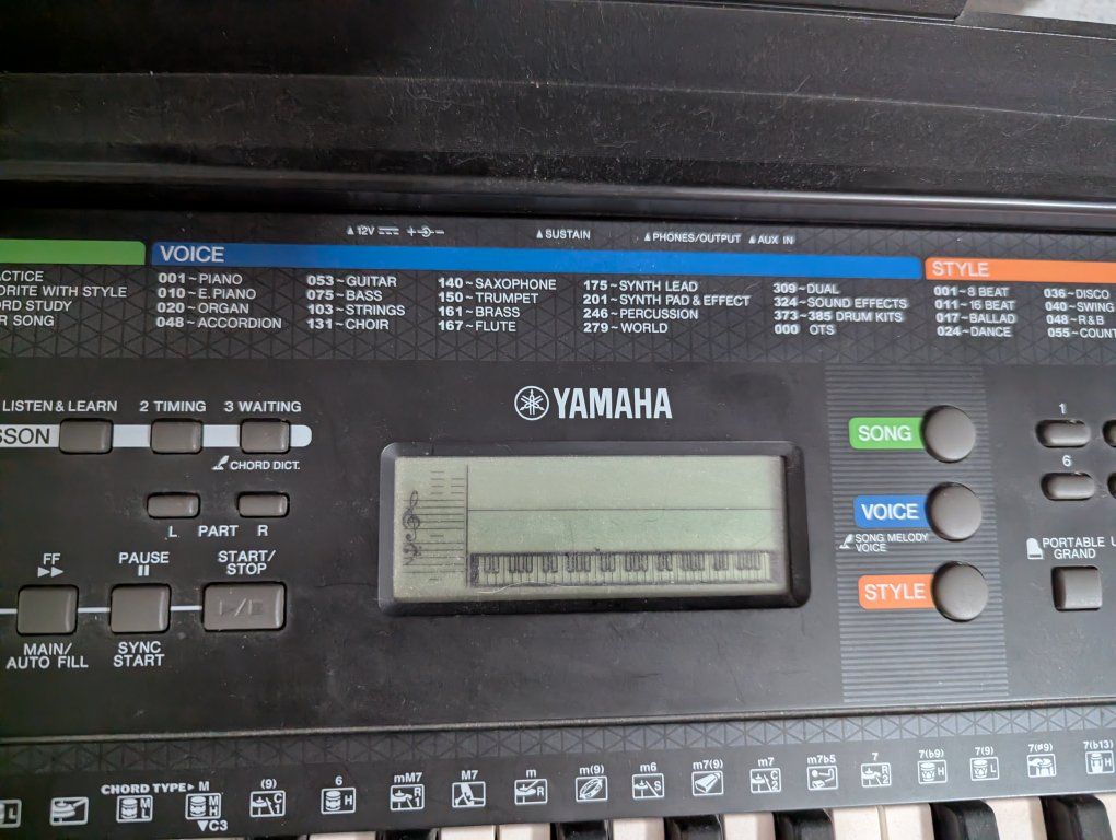 Yamaha keyboard e253 w/ stand and seat