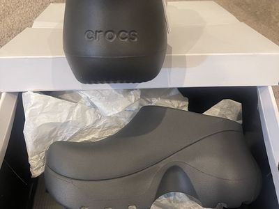 Crocs Hydra Clog (Size 7-Men / 9-Women)