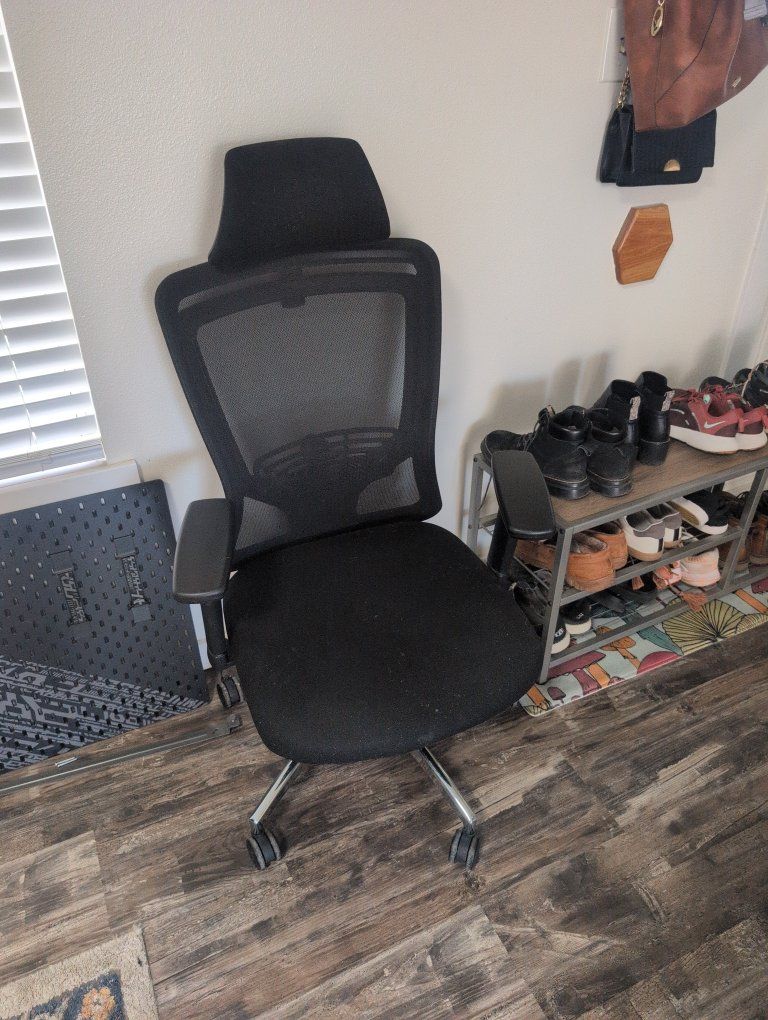 Ergonomic office chair