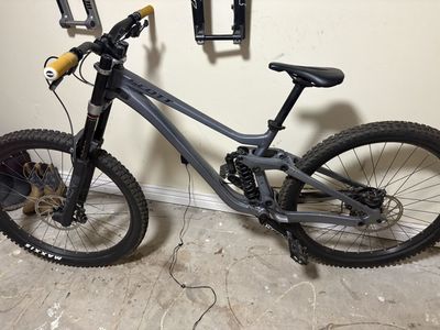 Scott Gambler 20 XL Downhill Mountain Bike - Like New w/ Extra Shock & Spring