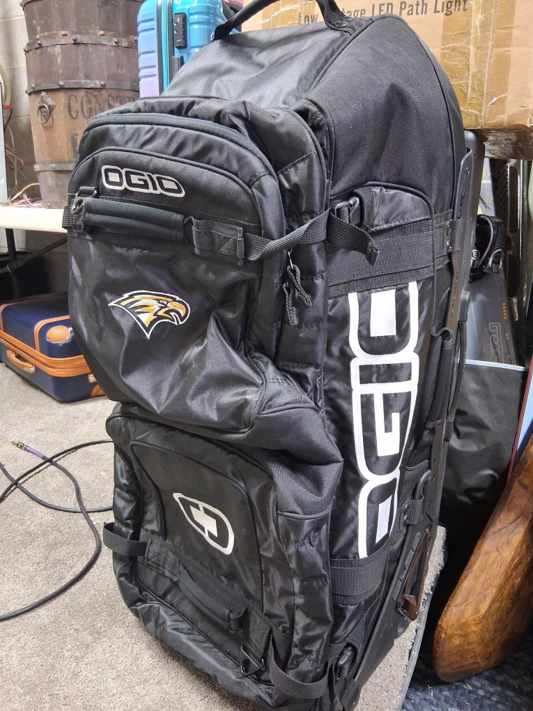 Large OGIO Stealth Rolling Backpack Rolling Luggage with Retractable Handle Nice!