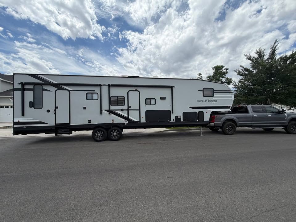 2020 Wolfpack Toy Hauler Fifth Wheel 335 pack 13 Platinum