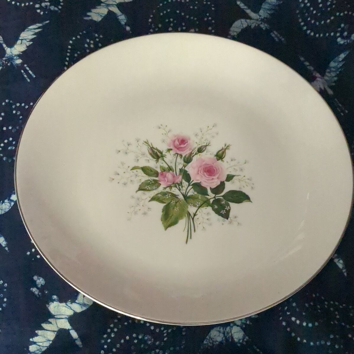 Queen Royal dinner plates
