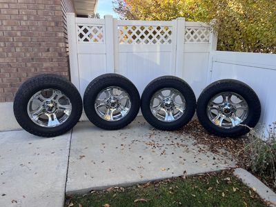 35x12.5x20 on XD Crank Wheels with lugnuts