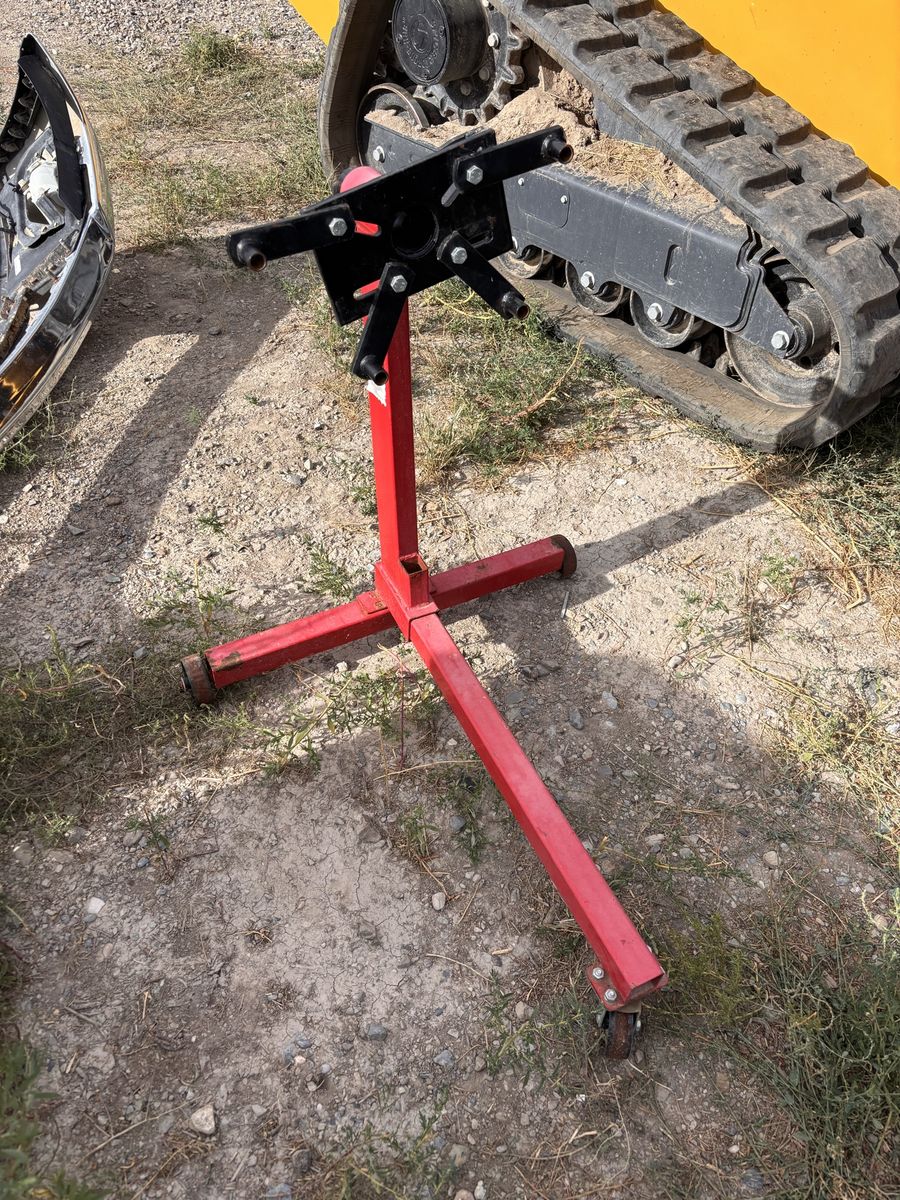 Pittsburgh Heavy Duty 750 lb Engine Stand