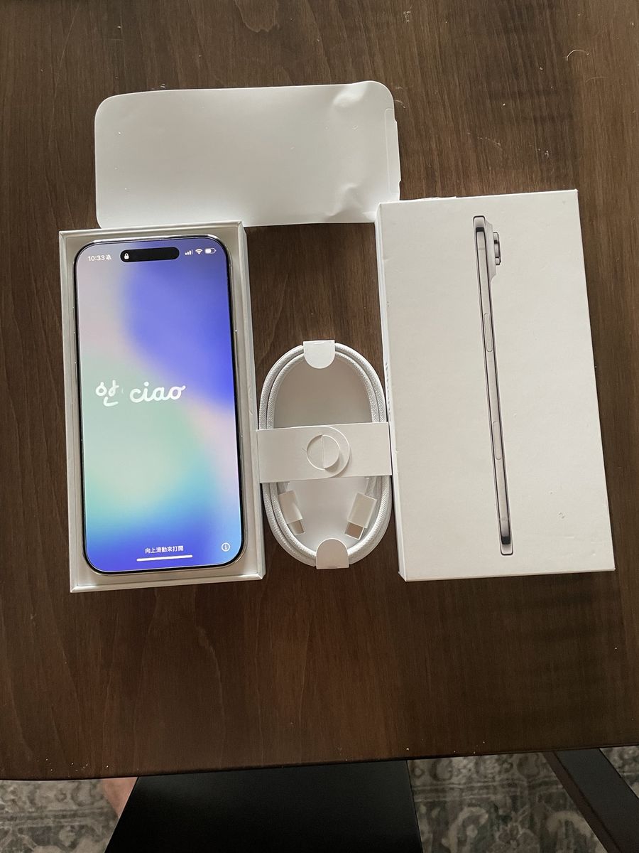 Apple iPhone Air - 256 GB - White, Unlocked, with Cable, Original Box